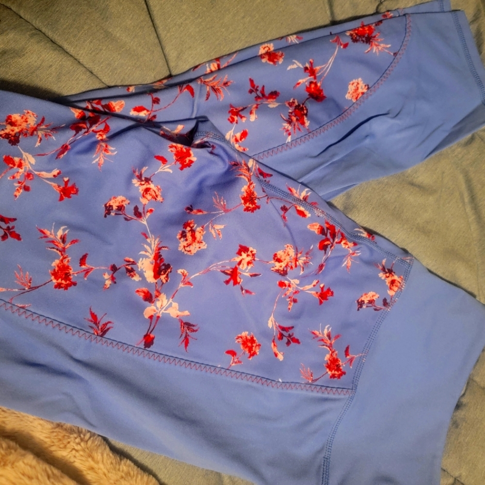 Fabletics Pariwinkle & Red Floral Leggings